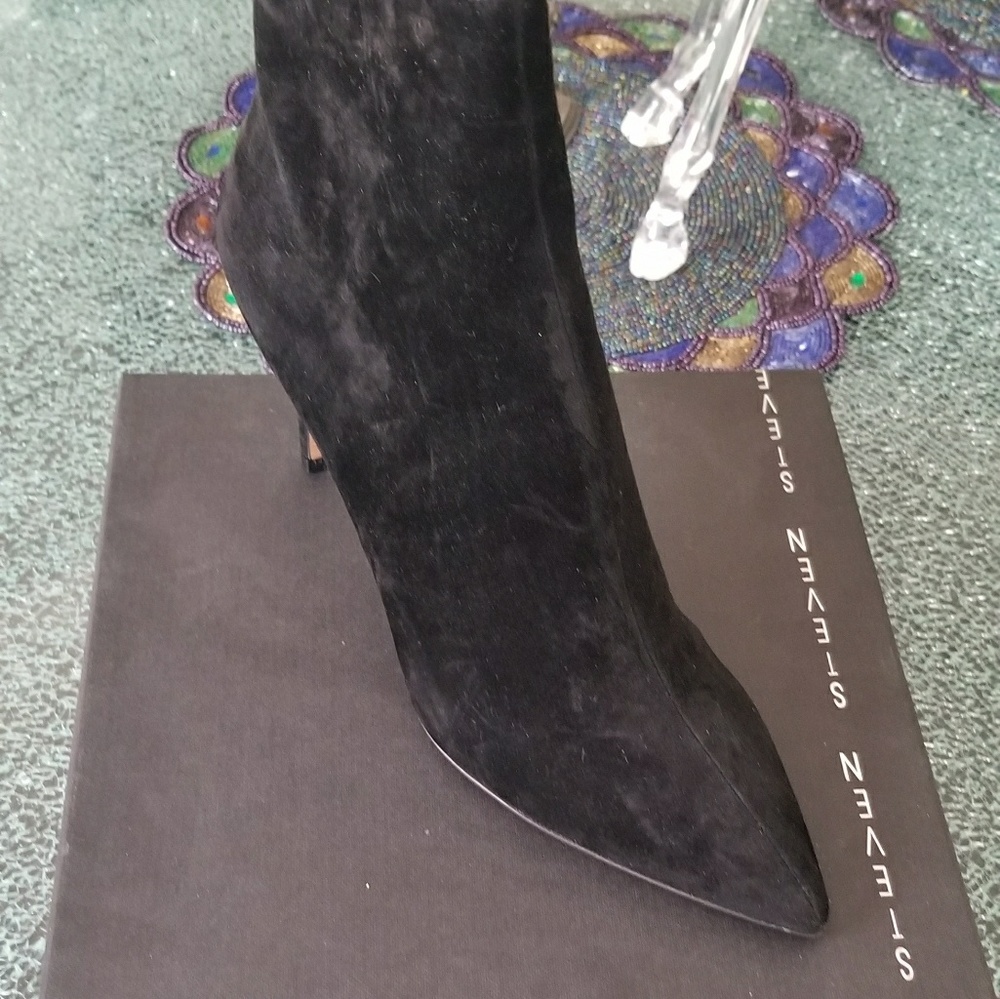 JUST REDUCED/ LAST MARK⬇️Point Toe Booties